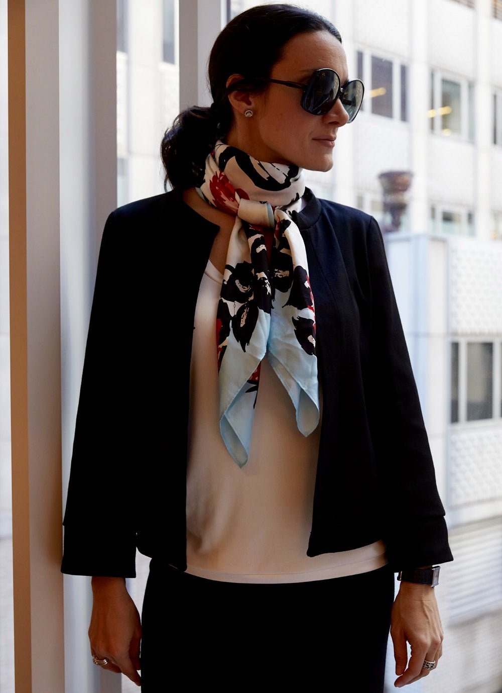 How to wear a silk scarf